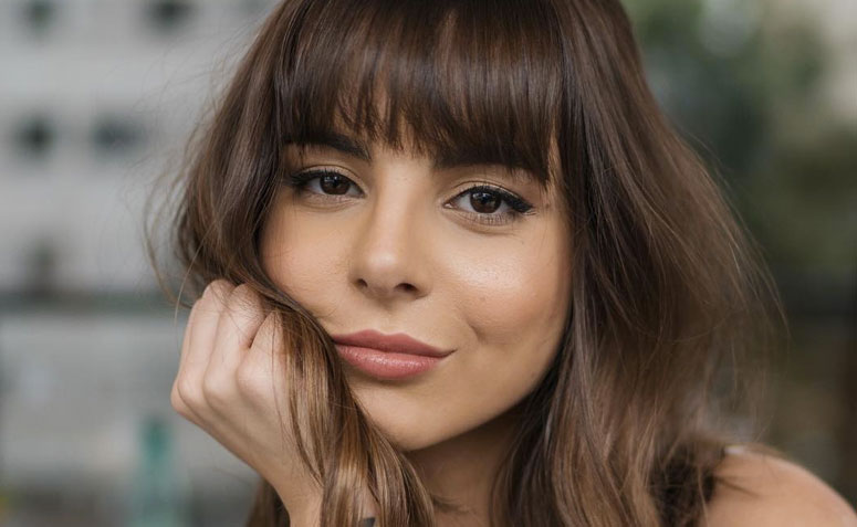 5 ideias de títulos:
1. Guia Completo: Como Cortar Sua Franja Sozinha em Casa
2. Franja Perfeita: Técnicas Infalíveis para um Corte Caseiro
3. Curtain Bangs ou Franja Reta? Descubra o Estilo Ideal para Você
4. Erros Comuns ao Cortar Franja em Casa e Como Evitá-los
5. Dicas de Ouro para um Corte de Franja Profissional em Casa