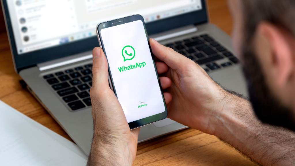 5 ideias de títulos:
1. Destrave Suas Conversas no WhatsApp: Guia Completo
2. Como Acessar e Destrancar Chats Bloqueados no WhatsApp
3. WhatsApp: Passo a Passo para Remover Conversas Trancadas
4. Esqueceu a Senha? Veja Como Destrancar Conversas no WhatsApp
5. Segurança no WhatsApp: Gerenciando Suas Conversas Trancadas