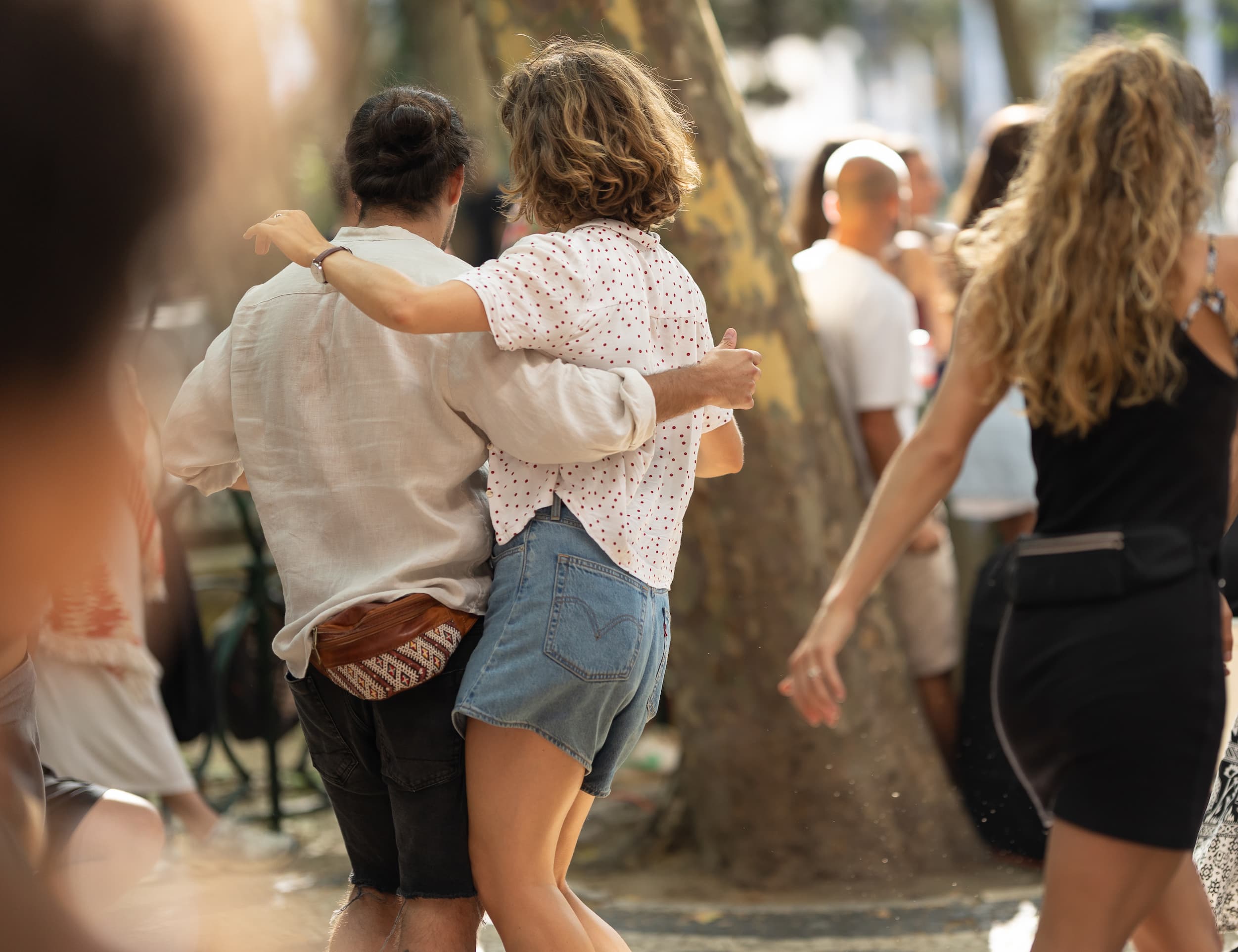 Qual a diferença entre 'e' e 'é' e quando usar cada um?