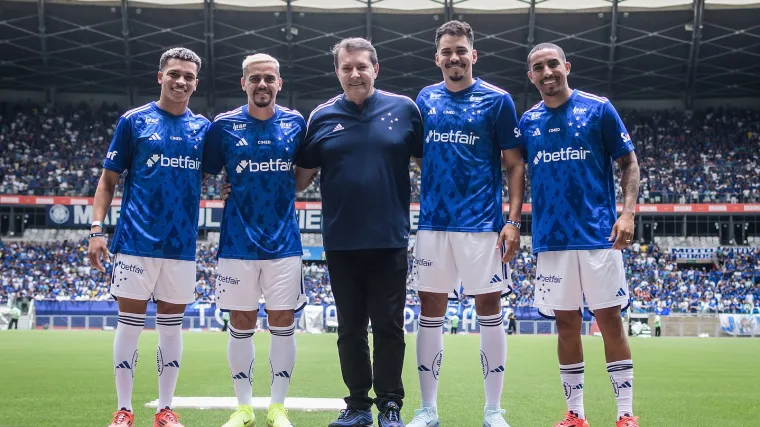 1. Análise Completa: Desempenho do Cruzeiro Masculino no Brasileirão
2. Foco no Feminino: Próximos Jogos e Expectativas do Cruzeiro
3. Cruzeiro x Fluminense: Prévia do Confronto Feminino
4. Onde Assistir: Transmissão do Jogo do Cruzeiro Feminino
5. Estatísticas Detalhadas: Cruzeiro em Números no Campeonato Brasileiro