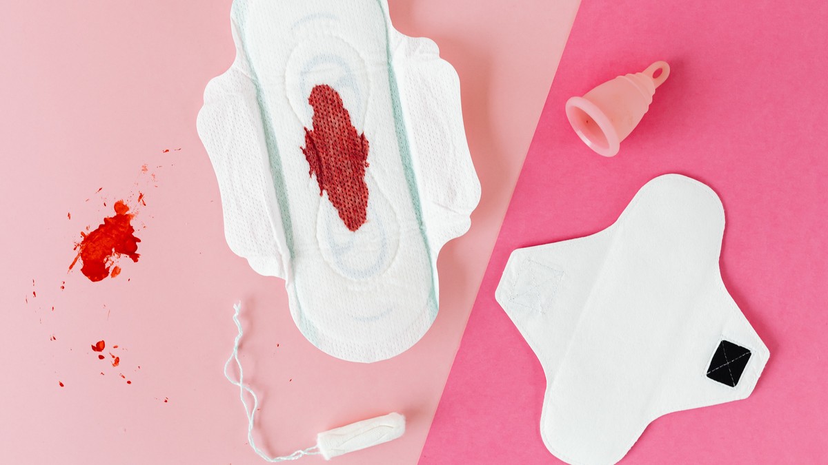 Benefícios e riscos do uso contínuo de anticoncepcionais para adiar a menstruação