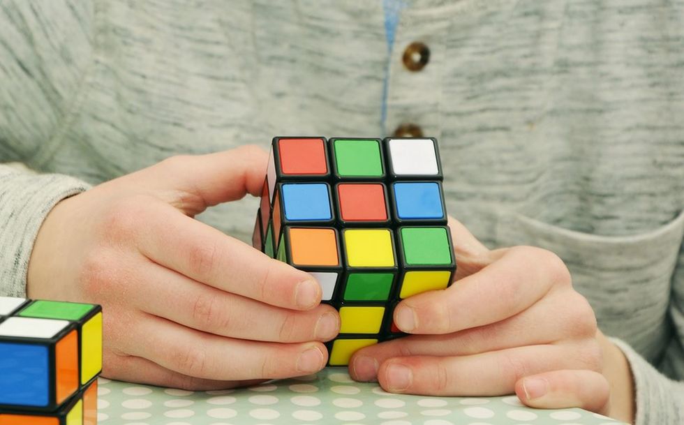 Guia Completo: Como Resolver o Cubo Mágico 3x3 para Iniciantes