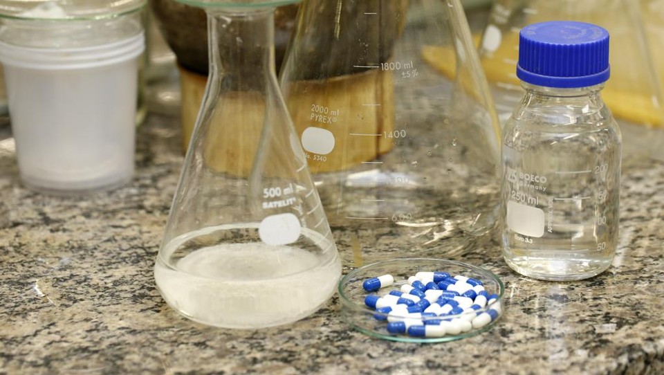 5 ideias de títulos:
1. Omeprazol: Guia Completo de Uso e Indicações
2. Os Riscos da Automedicação com Omeprazol
3. Omeprazol em Jejum: Por Que Essa é a Melhor Forma de Tomar?
4. Efeitos Colaterais e Contraindicações do Omeprazol
5. Omeprazol para Gastrite e Refluxo: Alívio e Cuidados