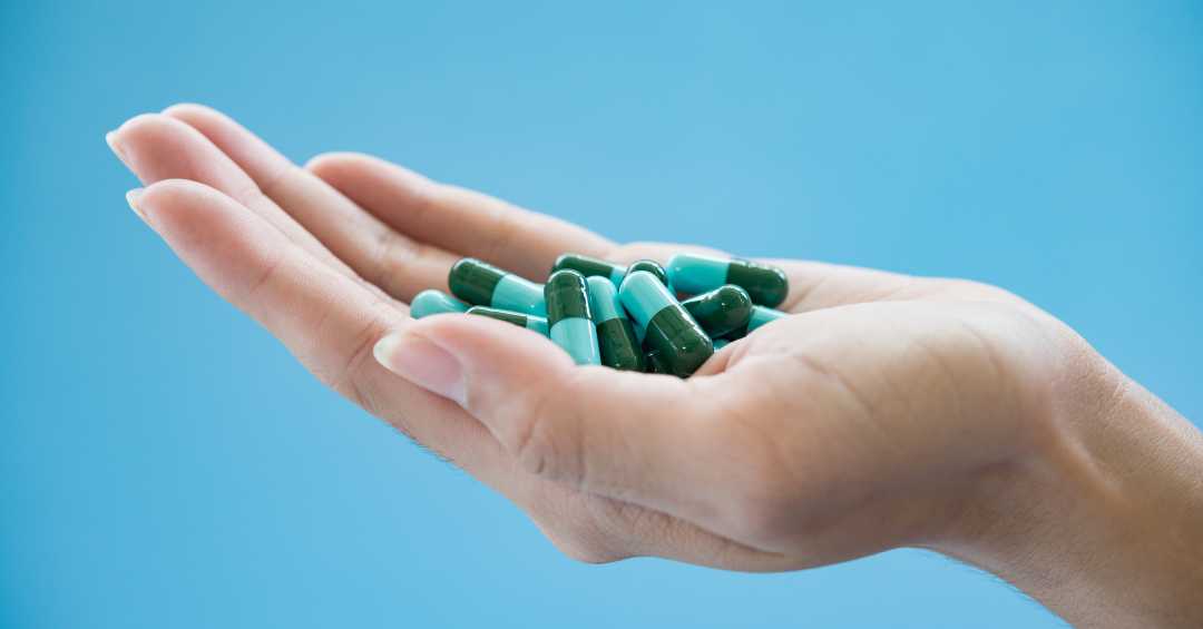 5 ideias de títulos:
1. Omeprazol: Guia Completo de Uso e Indicações
2. Os Riscos da Automedicação com Omeprazol
3. Omeprazol em Jejum: Por Que Essa é a Melhor Forma de Tomar?
4. Efeitos Colaterais e Contraindicações do Omeprazol
5. Omeprazol para Gastrite e Refluxo: Alívio e Cuidados