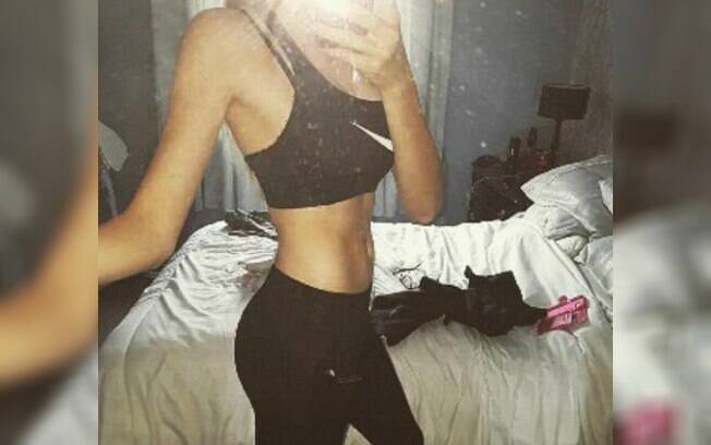 5 ideias de títulos:
1. Por que apertar a barriga não confirma gravidez?
2. Sintomas iniciais de gravidez: o que realmente importa?
3. Teste de farmácia vs. Exame de sangue: qual o melhor para você?
4. Ultrassonografia: quando fazer e o que esperar?
5. Sinais de gravidez: como diferenciar de TPM e gases?