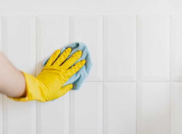 5 ideias de títulos:
1. Guia Completo: Como Remover Cola de Adesivo de Qualquer Superfície
2. Os Melhores Métodos Caseiros para Tirar Cola de Adesivo
3. Dicas Infalíveis: Removendo Grude de Etiquetas sem Danificar
4. Acetona vs. Óleo: Qual o Melhor para Remover Cola de Adesivo?
5. Soluções Rápidas: Como Tirar Cola de Adesivo do Carro