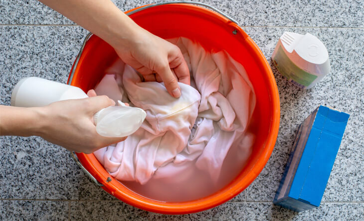 5 ideias de títulos:
1. Guia Completo: Como Remover Manchas de Roupas Brancas
2. Manchas Amareladas em Roupas Brancas? Descubra Como Resolver!
3. Tira Manchas Caseiros vs. Produtos: Qual a Melhor Opção para Suas Roupas Brancas?
4. Roupa Branca Manchou na Lavagem? Veja o Que Fazer Imediatamente!
5. Mofo em Tecidos Brancos: Soluções Eficazes e Prevenção