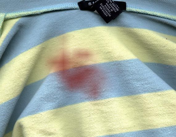 tirar mancha de roupa colorida