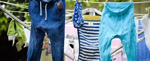 O Poder do Vinagre e Bicarbonato Contra o Mofo em Roupas Escuras