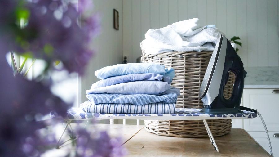 tirar o amassado da roupa sem ferro